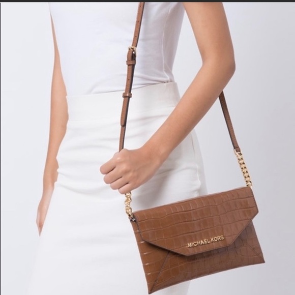 Michael Kors Handbags - ‼️Weekend Blowout‼️NWT Michael Kors Envelope Clutch